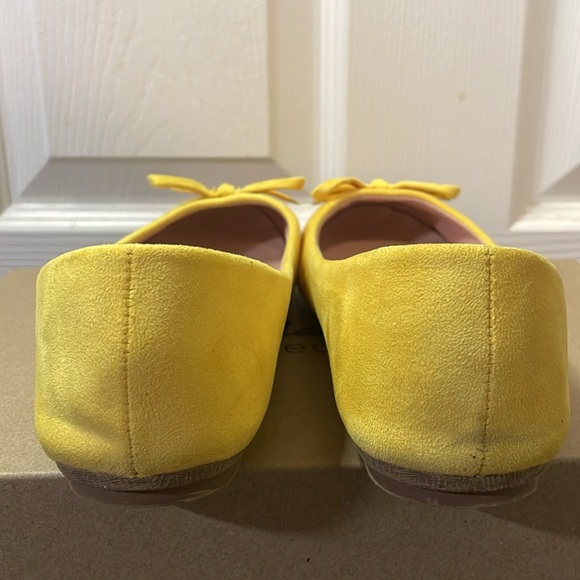 Forever comfort size 8 1/2 gold yellow suede finish flats - Picture 4 of 5